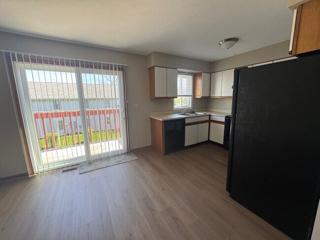 Building Photo - 1874 Bright View Dr