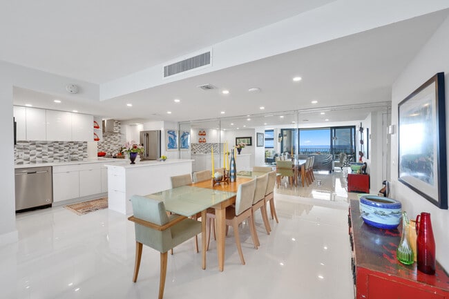 Building Photo - 5600 N Flagler Dr