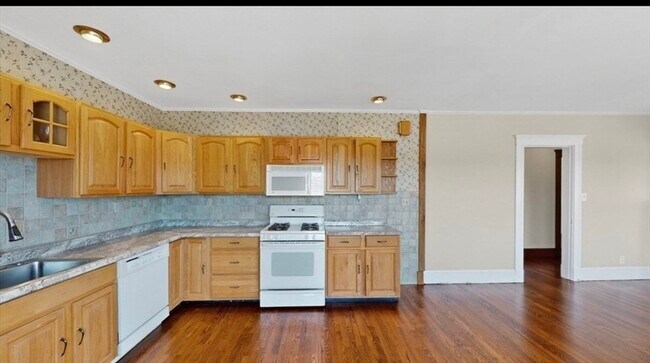 Building Photo - 1274 Washington St