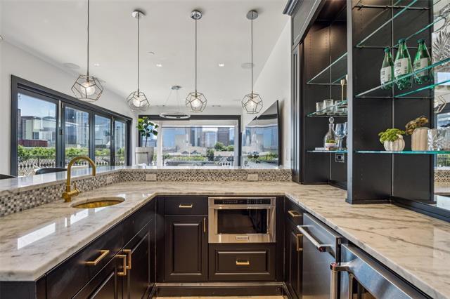 Building Photo - 2210 Boll St