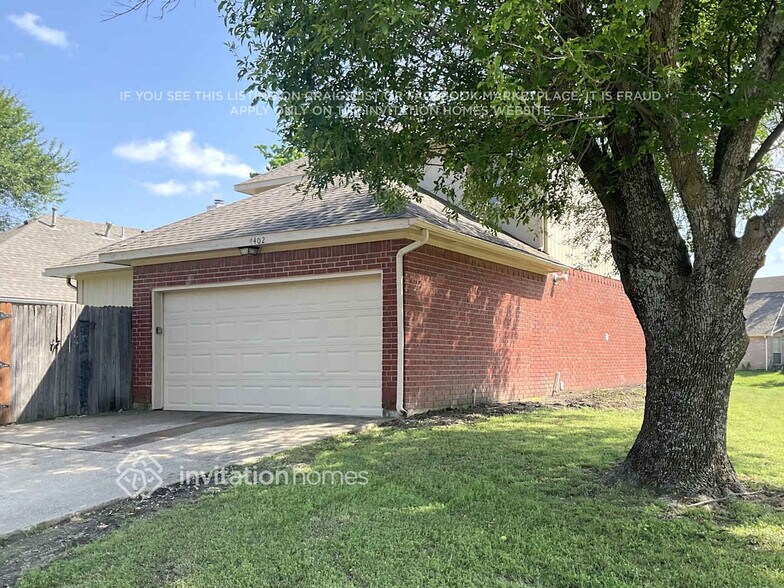 Building Photo - 4402 Laredo Dr