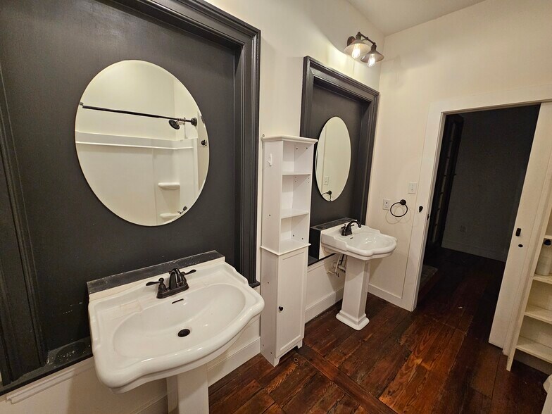 bathroom shared - 308 E Leigh St