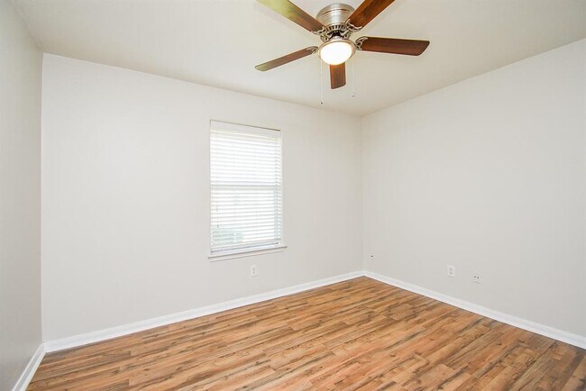 Building Photo - 6902 Manor Terrace Ln