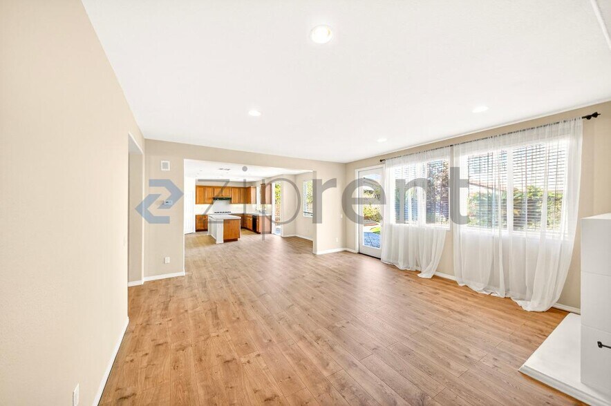 Building Photo - 3715 Hedge Ln