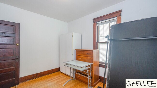 Building Photo - 931 Dewey Ave