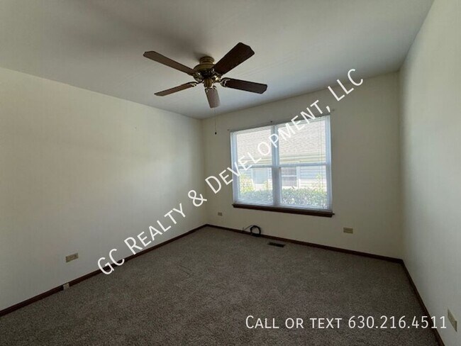 Building Photo - 735 Grandview Dr