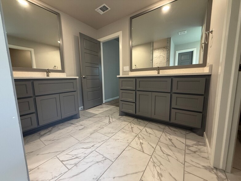 Building Photo - 12217 Brinley Reign Dr