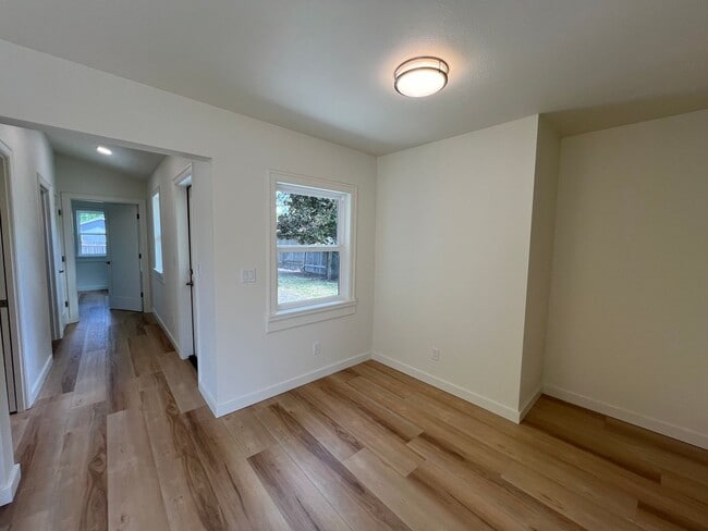 Building Photo - South Eugene Newly Remodeled