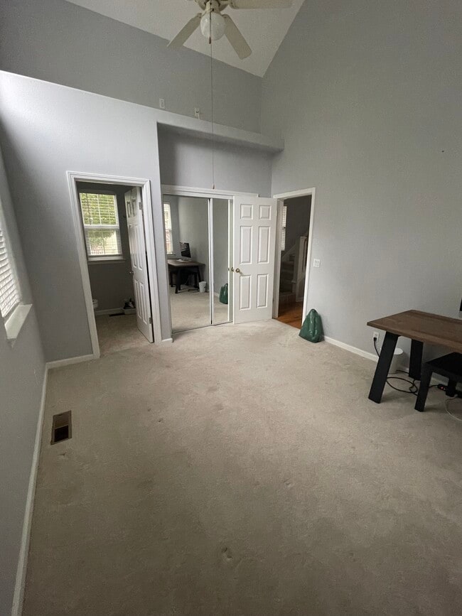 Building Photo - 2078 Red Oak Cir