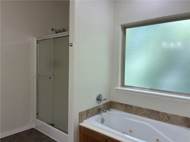 Building Photo - 6 Turvey Ln