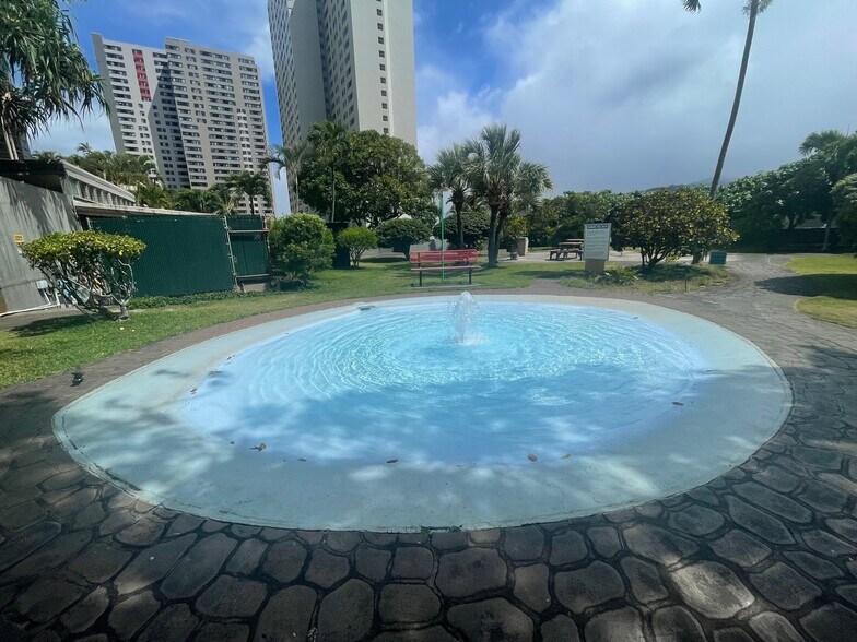 Splash pool - 55 S Kukui St