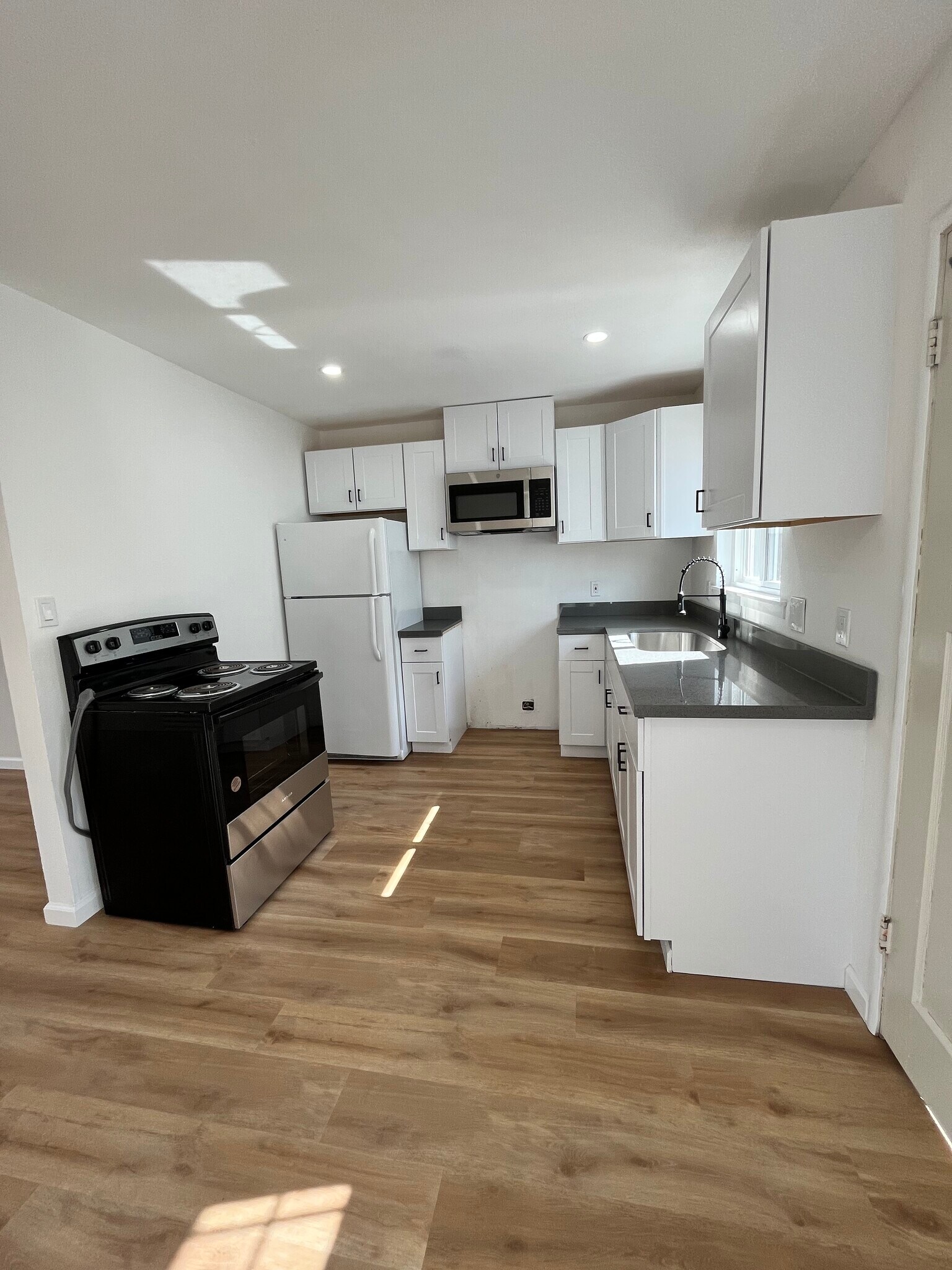 Building Photo - 3084 Capp St
