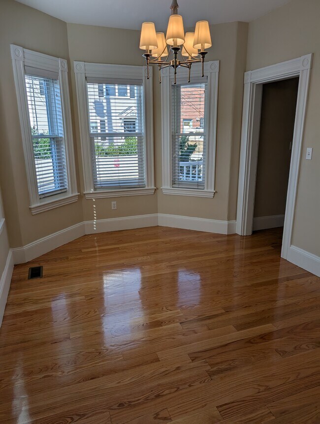 Building Photo - 9 Wall St