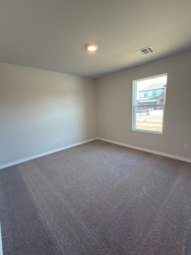 Building Photo - 2924 Firefly Dr
