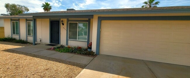 Building Photo - EXCELLENT HOME WITH MOUNTAIN VIEWS!