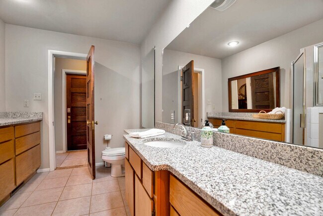 Building Photo - 13014 Schoolhouse Dr