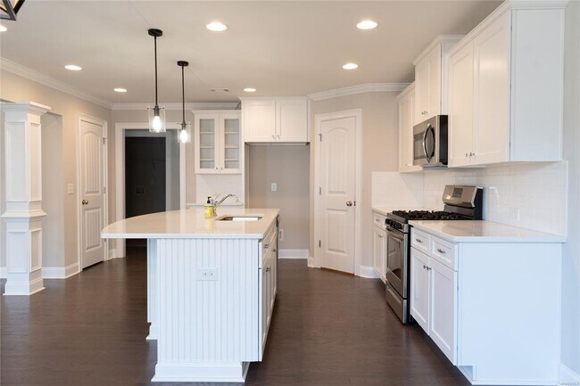 Building Photo - 923 Wheat Ridge Dr