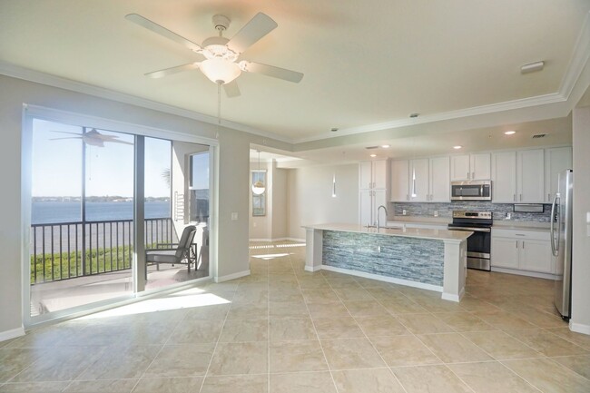 Building Photo - 2 Bed 2 Bath With Breathtaking Views In th...