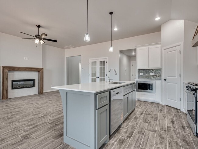 Building Photo - Newer Home available Mid-August 2026- Mustang Park- Storm Shelter