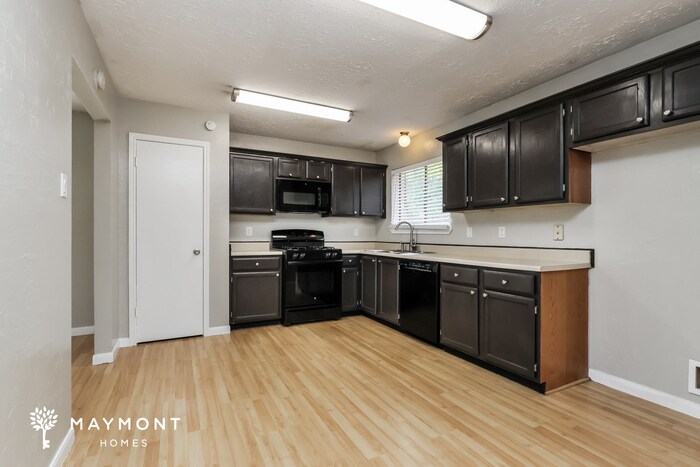 Building Photo - 2024 Northampton Dr