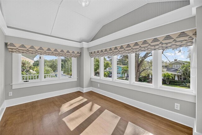 Building Photo - 3003 W Harbor View Ave