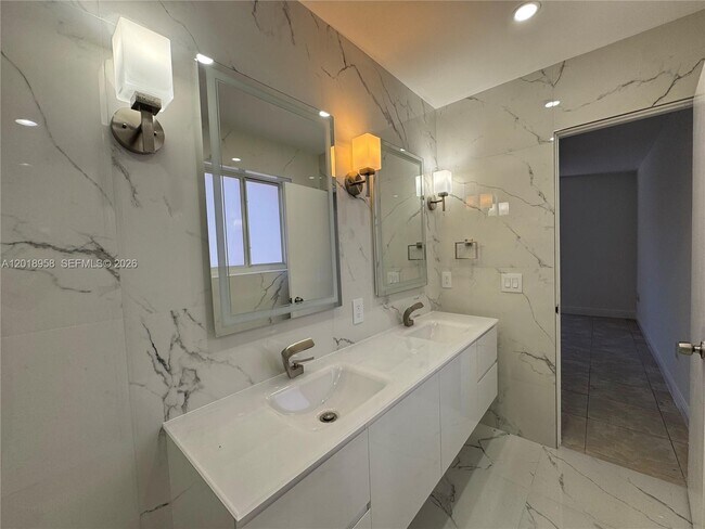 Building Photo - 15428 SW 50th Terrace