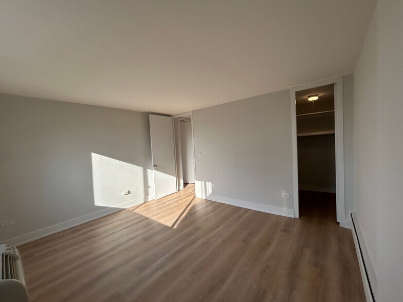 Building Photo - 1350 N Dearborn St