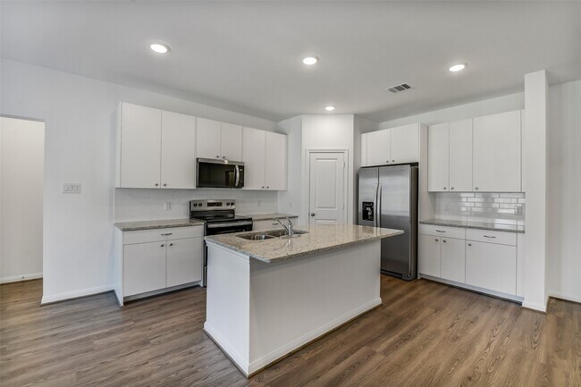 Building Photo - 11951 Pondwood Dr