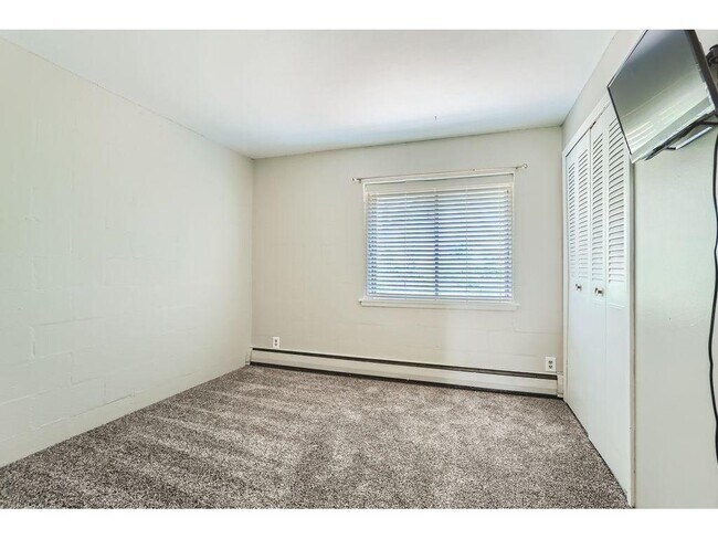 Building Photo - 380 Ramsey St