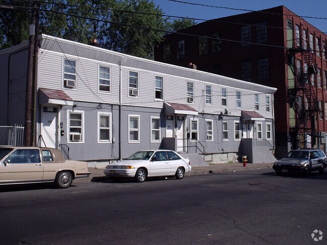 Building Photo - 395-401 Summer St