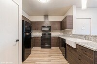 Building Photo - 2 Bedroom / 1 Bathroom Apartment!