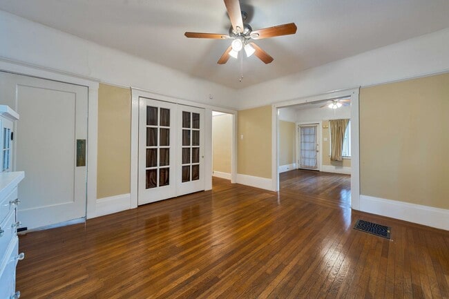 Building Photo - Charming Midtown 1-Bedroom Apartment with ...