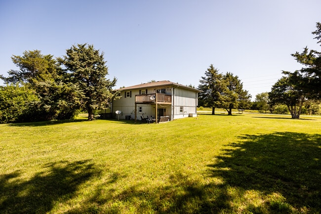 Building Photo - 3409 Cedar Ln