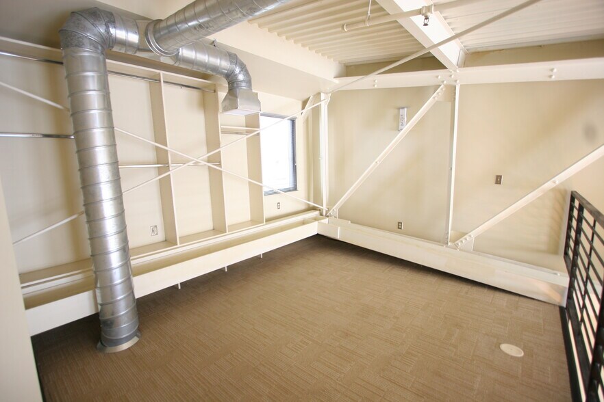 Building Photo - 300 Tijeras Ave NE