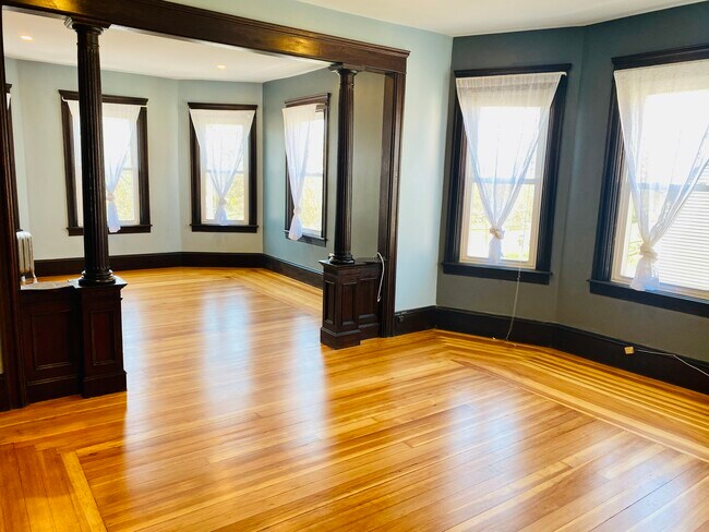 Building Photo - 97 Raymond St