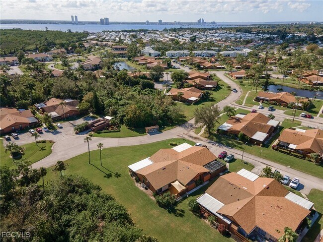 Building Photo - 15467 Crystal Lake Dr