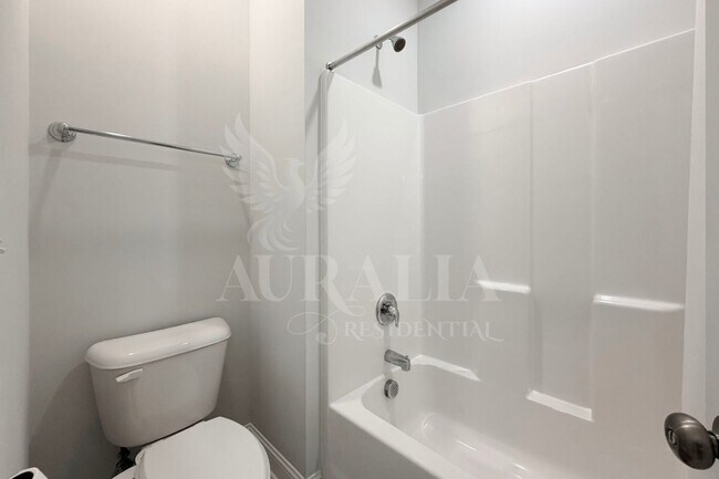 Building Photo - 1306 Farm Pond Trail
