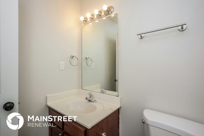 Building Photo - 2166 Greencliff Dr