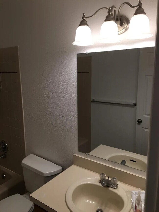 Building Photo - 862 Charter Oak Ct