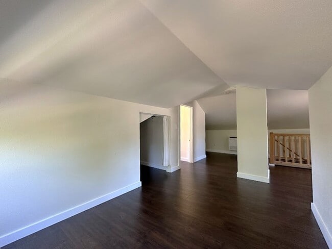 Building Photo - Gorgeous mature home with loads of charm o...