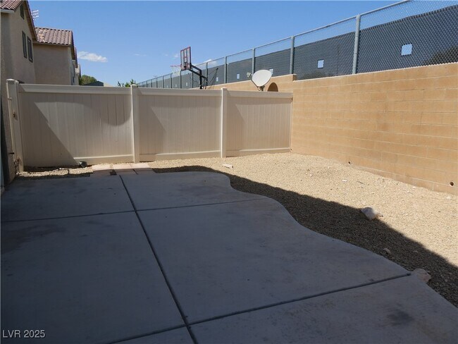 Building Photo - 6504 Blessed Thistle Ave