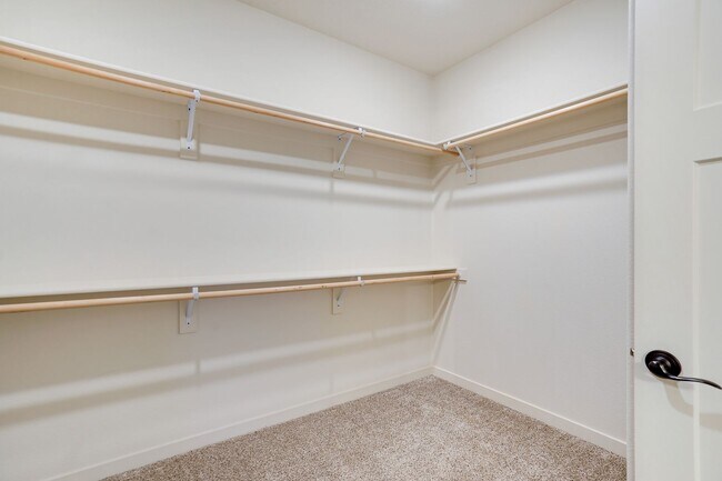 Building Photo - Polished single-level 3 bed, 2 bath home in NE Salem!