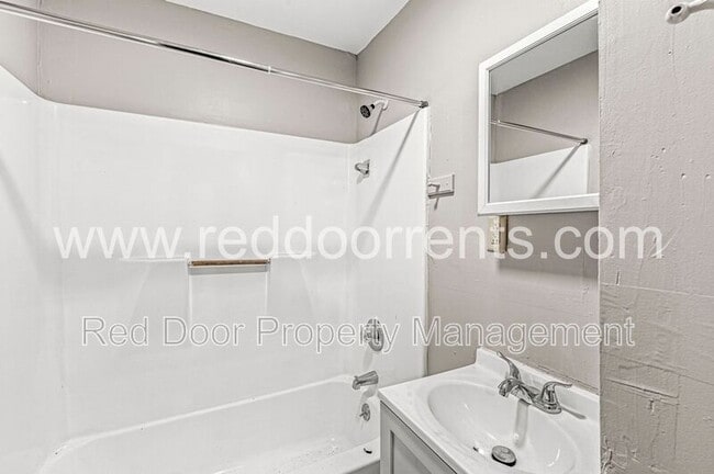 Building Photo - 972 Edgemont Ave