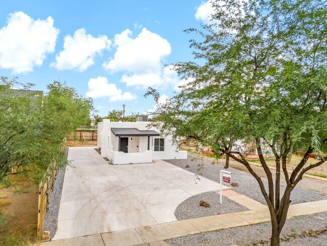 Building Photo - Sam Hughes New Home - Available for PRELEASE 2026!