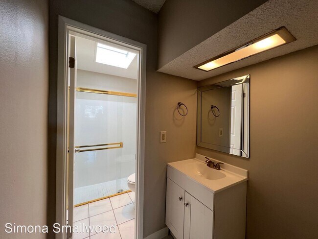 Building Photo - 4 br, 2 bath House - 101 S Evelyn Avenue