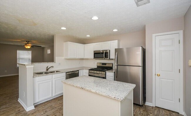 Building Photo - 612 Spanish Oak Dr