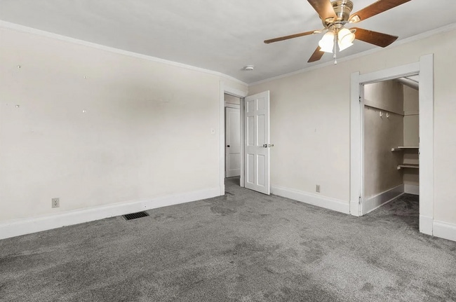 Building Photo - 1509 Kenosha SFH