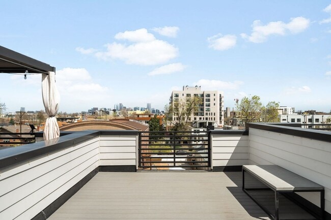 Building Photo - Modern 2-Bedroom Rowhome with Rooftop Moun...
