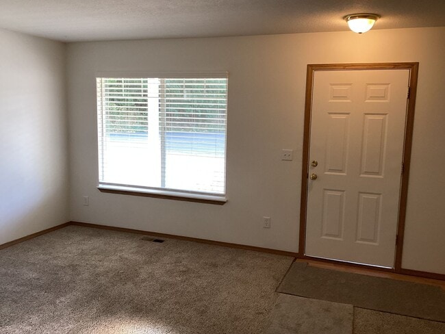 Building Photo - Spacious 3-Bedroom Home for Rent in Camas