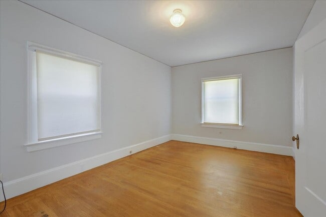 Building Photo - 422 Vernon St